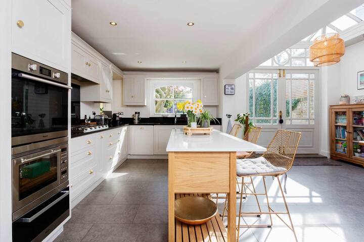 Electric Dreams by Veeve gallery image 2