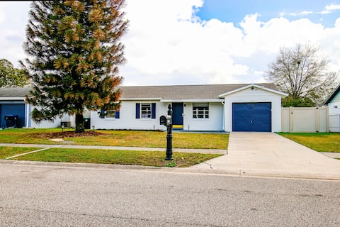 Brand NewPainted Vacation Hse NrUCF PetsOK Fenced