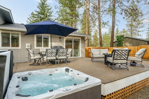 Charming Valley Home I Hot Tub Getaway!