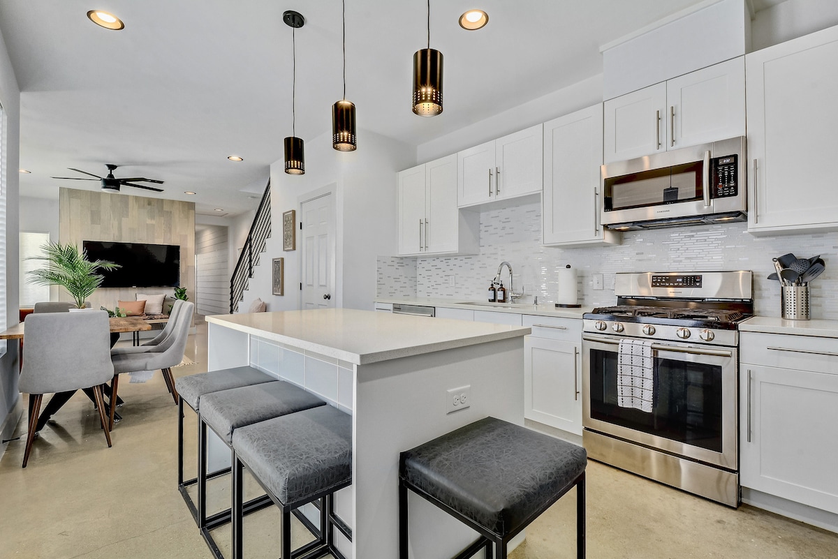 Stay in Style | East Austin Stunner | Min to DT