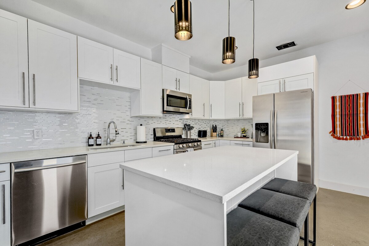 Stay in Style | East Austin Stunner | Min to DT