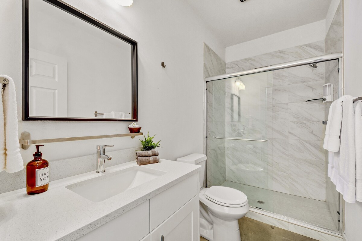 Stay in Style | East Austin Stunner | Min to DT