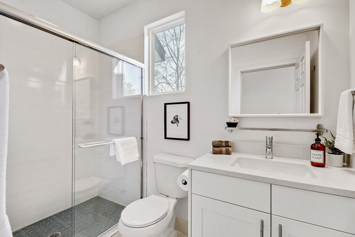 Stay in Style | East Austin Stunner | Min to DT