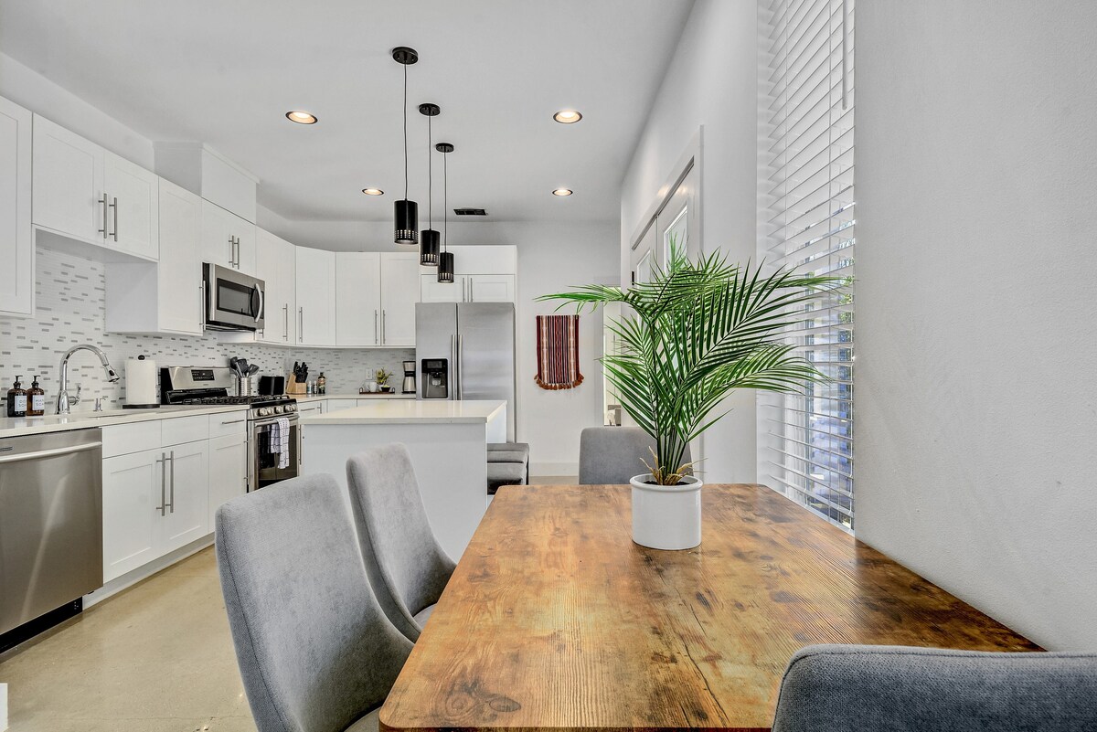 Stay in Style | East Austin Stunner | Min to DT
