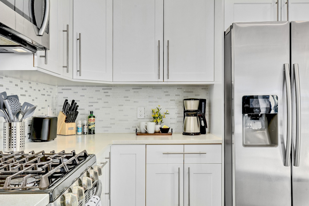 Stay in Style | East Austin Stunner | Min to DT