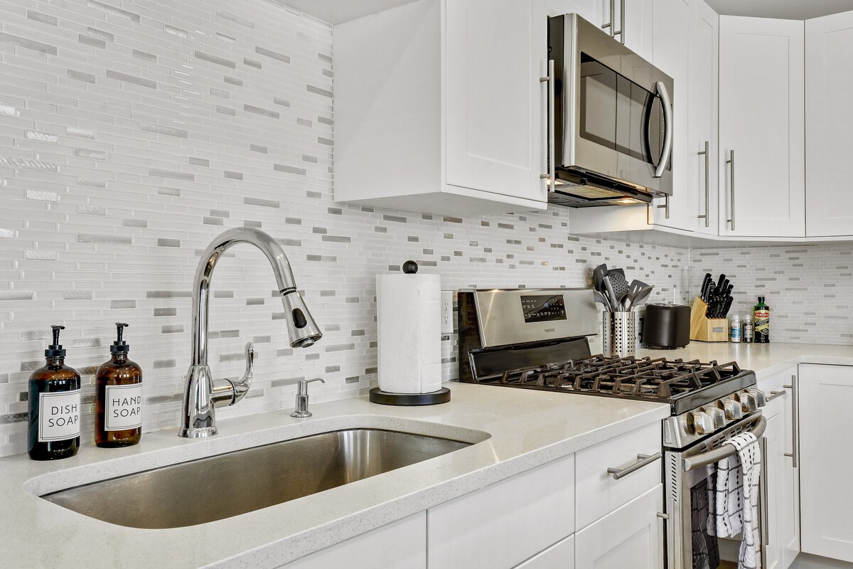 Stay in Style | East Austin Stunner | Min to DT