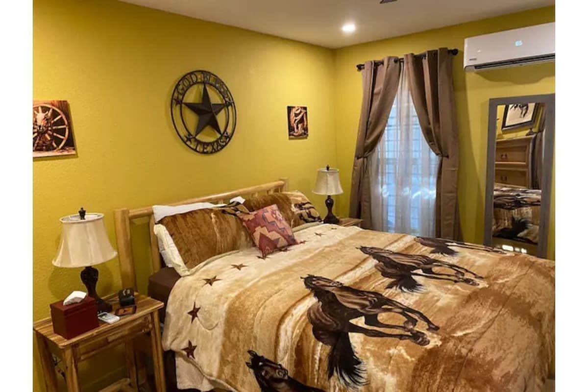 Stockyards Ranch House / Stockyard Rentals — property photo 11
