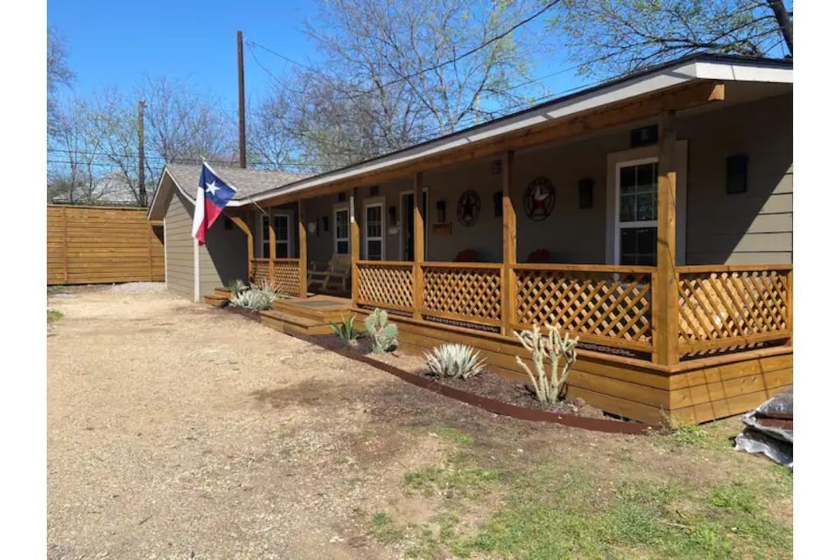 Stockyards Ranch House / Stockyard Rentals — property photo 17