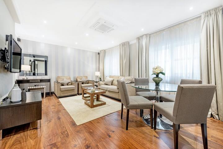 South Kensington – Superior 2 Bedroom Apartment gallery image 3