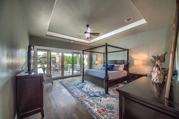 ¡Dormitorio materno con cama tamaño king! 