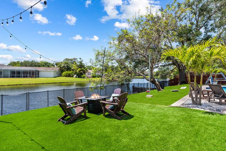 Florida Dream Home: Pool, Lakeview & Game Room ~ gallery image 2