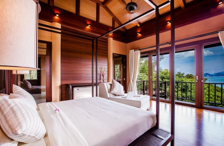 Aqua Master Suite