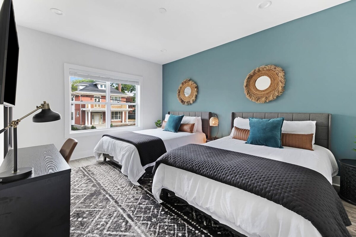 配备豪华床上用品和舒适风格的完美卧室