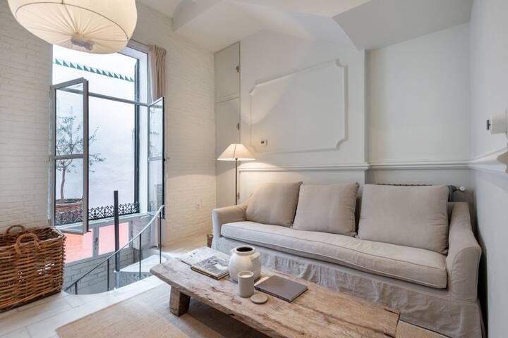 Exclusive & Refurbished-3Bedrooms 2Baths-Malasaña gallery image 3