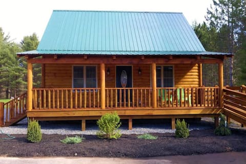 The Yogi, Dog Friendly Cabin on Lake Algonquin