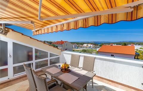 Amazing apartment in Punat with kitchen