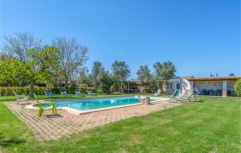 7 bedroom amazing home in Montalto di Castro
