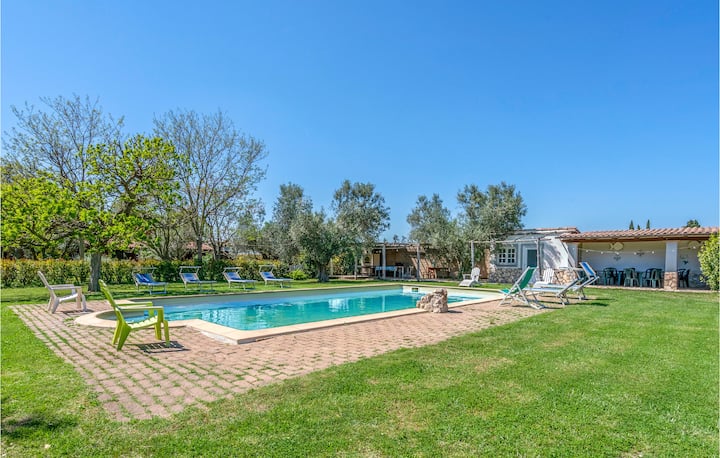 Gorgeous home in Montalto di Castro.