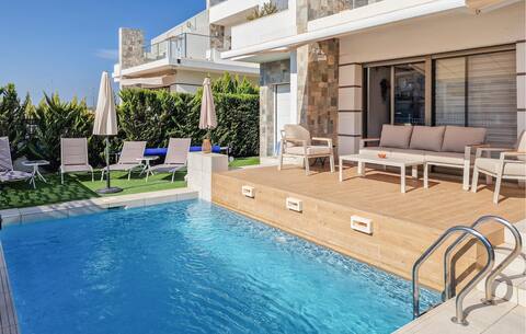 4 bedroom awesome home in Los Alcázares