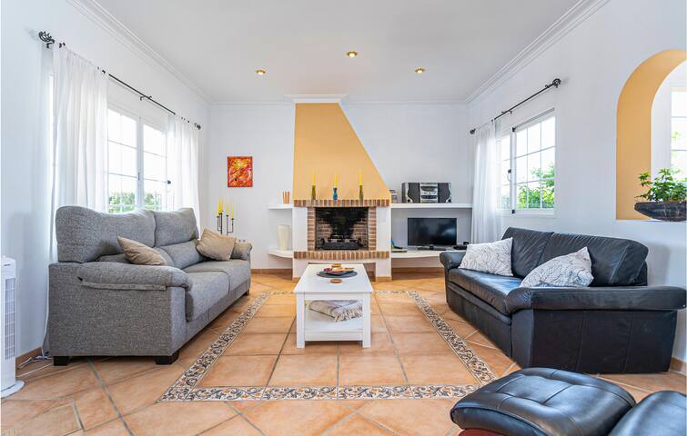 3 bedroom gorgeous home in Cala Bona gallery image 2