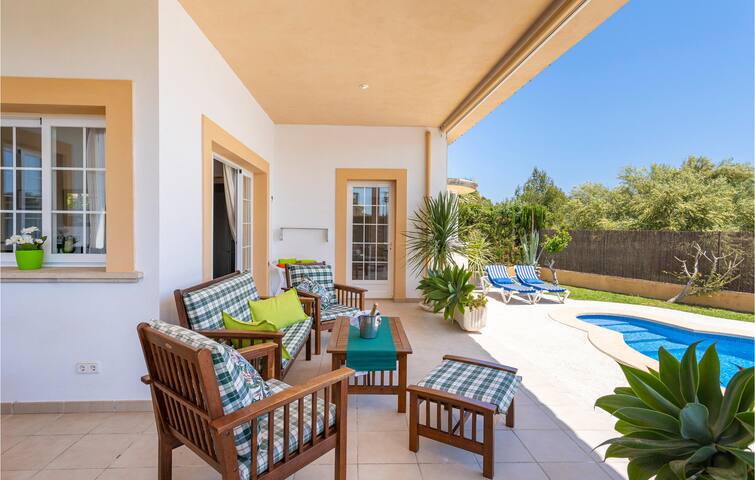 3 bedroom gorgeous home in Cala Bona gallery image 5