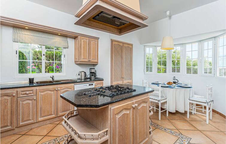 3 bedroom gorgeous home in Cala Bona gallery image 4