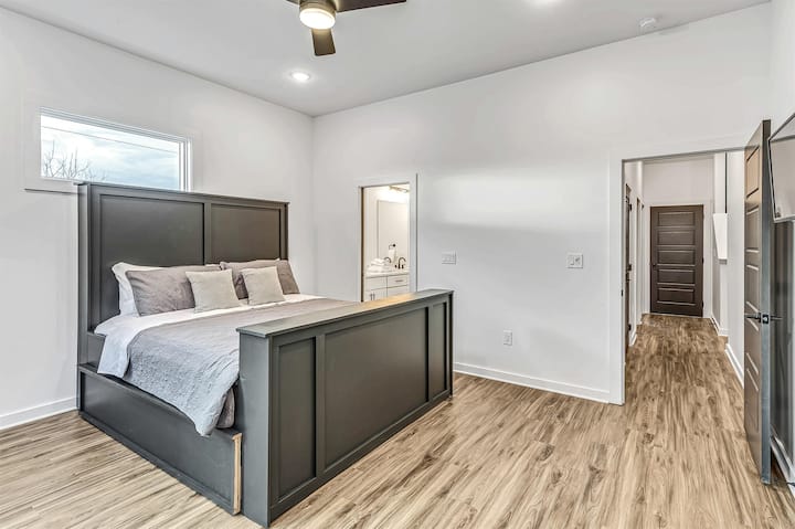 Chumba cha 4 cha kulala - Kitanda aina ya King kilicho na bafu.
