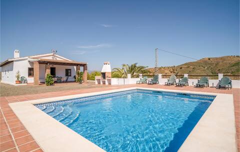 Awesome home in Almachar with WiFi