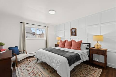 Spacious 2BR Flat | King Bed | Downtown Mt.Clemens