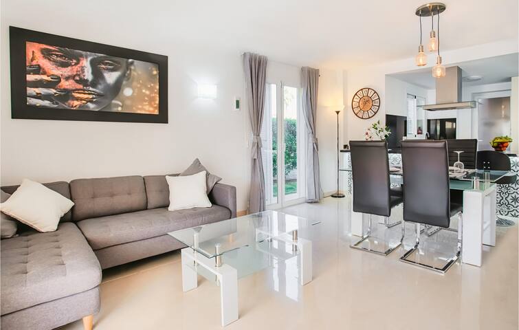 2 bedroom cozy apartment in Cala Bona gallery image 3