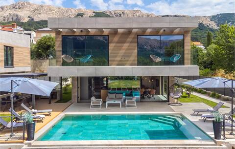 Beautiful home in Baska with WiFi