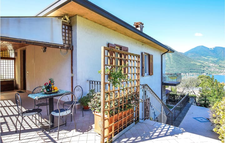 1 bedroom nice apartment in Monte Isola