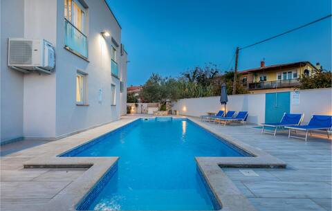 Beautiful home in Umag with WiFi