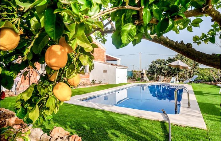 Beautiful Home In Alcolea Del Rio - Lora del Río