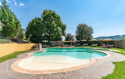 Stunning home in Scansano with kitchen