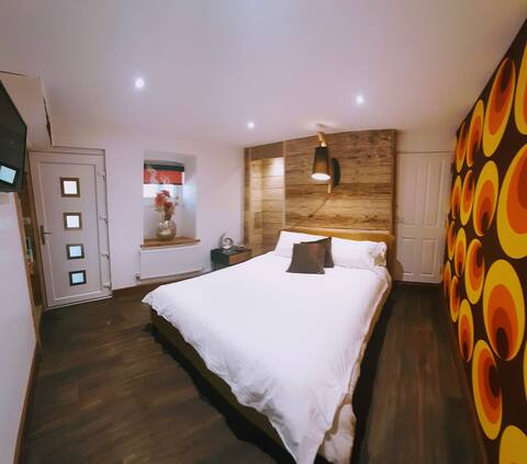 Sandy Toes Accommodation | Retro Studio En-suite