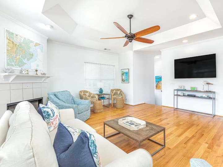 The Cool Coconut | Bright + Airy Home, Near Beach! - Tybee Island, GA