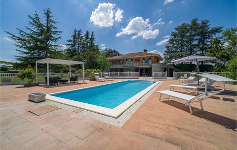 Nice home in Asti with jacuzzi