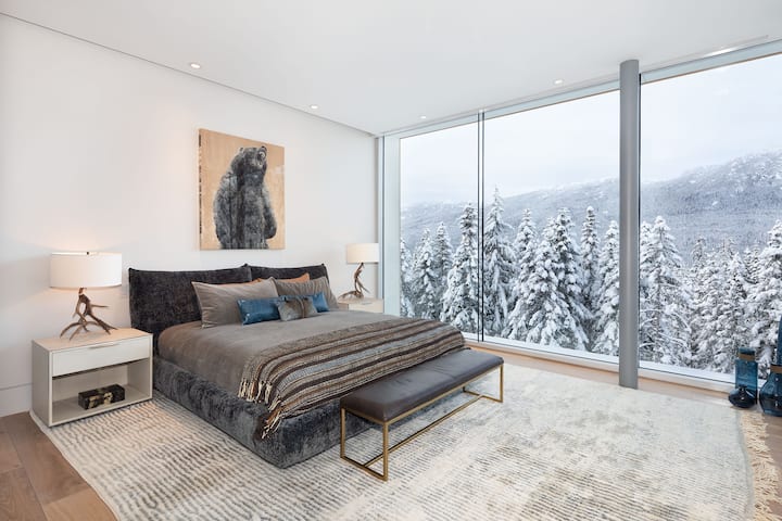 Master Bedroom - King Bed