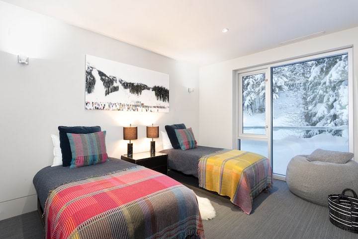 Bedroom 5 - 2 Twins or King  