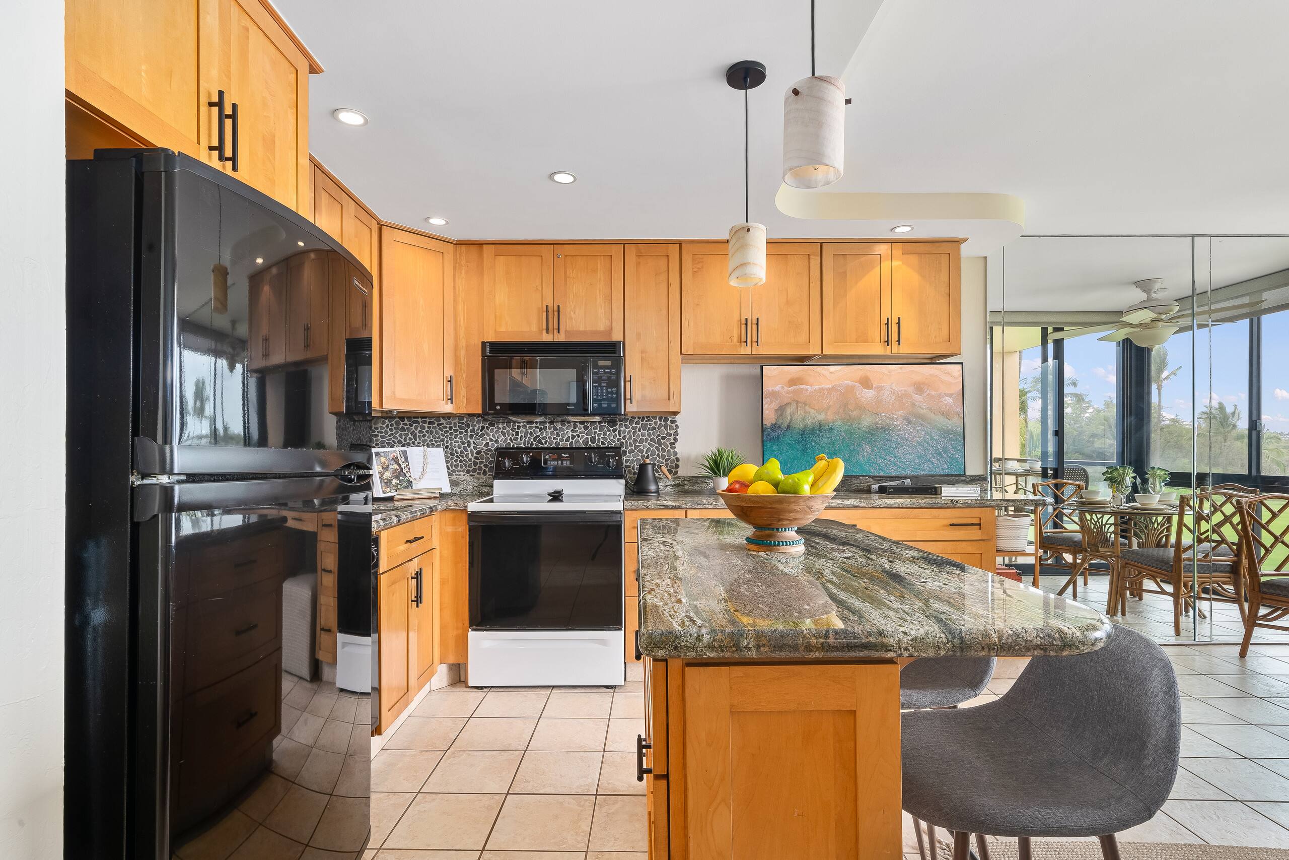 Condo in Kihei · ★4.82 · 1 bedroom · 2 beds · 1 bath - Image 6