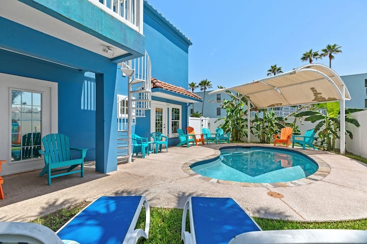 Directly Across From Beach! Dog-friendly W/ Pool! - South Padre Island