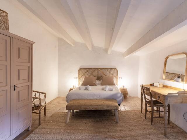 Masia Moli de Can Burjats with pool and fireplace gallery image 5