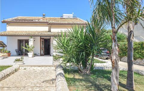Beautiful home in Ragusa with 3 Bedrooms