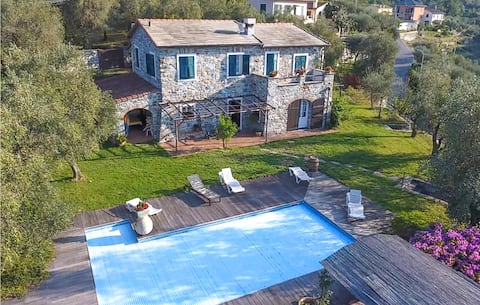 Beautiful home in Cogorno