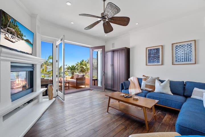 דלתות צרפתיות נפתחות למרפסת