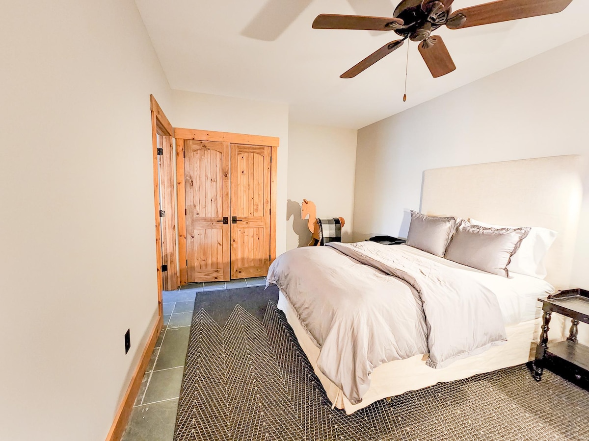 Dhoma e gjumit në katin e poshtëm #1