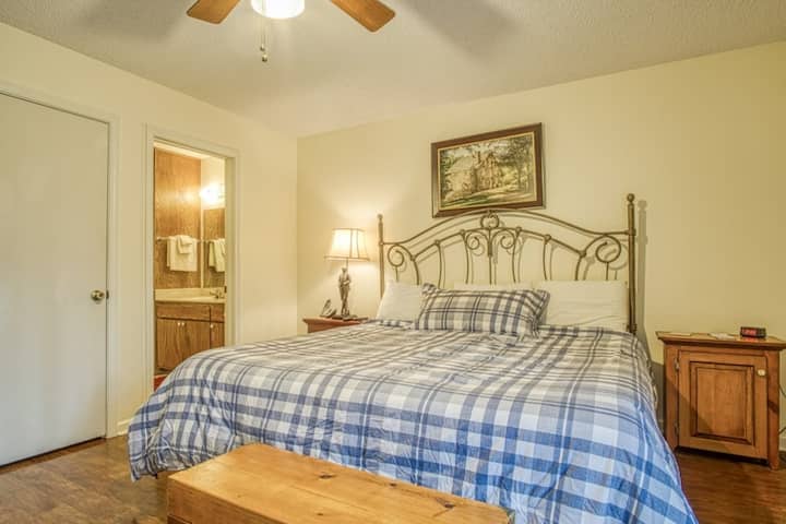 Chumba Mahiri cha kulala kilicho na Kitanda cha Kifalme 