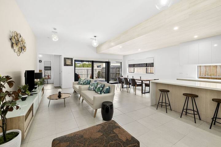 Lowtide Five Bedroom 22 gallery image 2