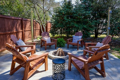 Patio with Firepit/Walk to Pier